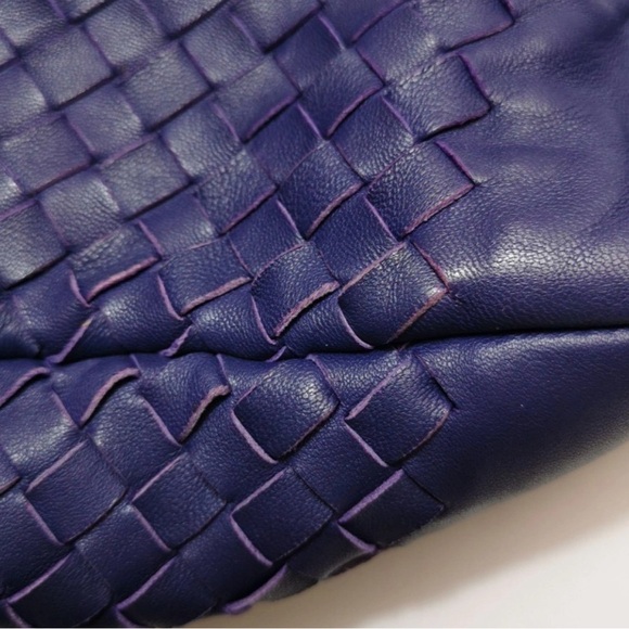 Bottega Veneta Intrecciato Woven Leather Shoulder Bag in Purple - Picture 13 of 16